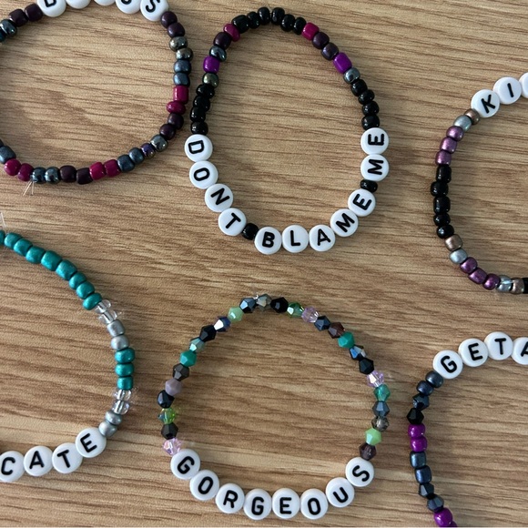 6 Taylor swift reputation friendship bracelets - Picture 2 of 4